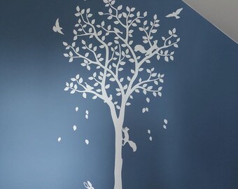 Adesivo murale con alberi del bosco, uccelli, scoiattoli, coniglietti, decorazioni per la cameretta dei bambini