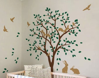 Set di adesivi murali con grandi alberi e animali, personalizzabili per la cameretta dei bambini