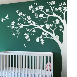 Muursticker grote witte bloesemboom – muurdecoratie hoek