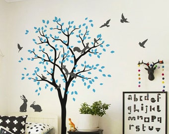 Adesivo murale con grande albero, decorazione per cameretta con animali del bosco