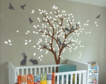 Adesivi murali con alberi, animali giocosi, decorazioni personalizzabili per la cameretta dei bambini
