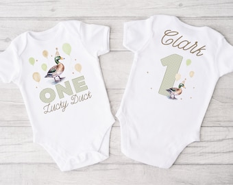 One Lucky Duck Birthday Boy Shirt - traje de 1er cumpleaños, gingham azul, caza de pato mallard, un año de edad, primera camisa de cumpleaños