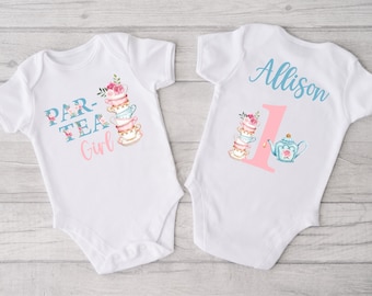 Camiseta para niña de primer cumpleaños: Alicia en el país de las maravillas, camiseta para el primer cumpleaños, cumpleaños para la hora del té, Let's partea, jardín inglés, un año