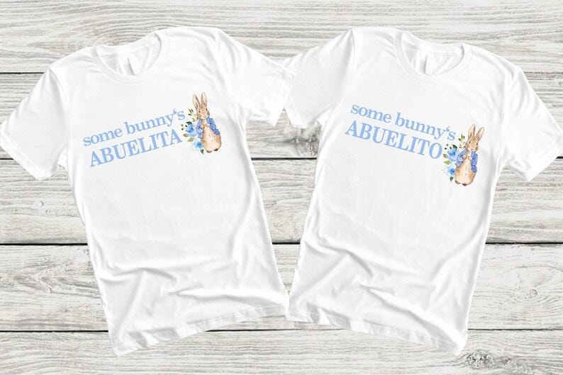 Camisetas familiares de Peter Rabbit para su primer cumpleaños: ¡Un conejito cumple un año!, primer cumpleaños de conejito, mamá, papá, abuela, hermana, baby shower de niño imagen 8