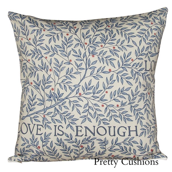 William Morris Love Is Enough Housse de coussin bleu de Chine