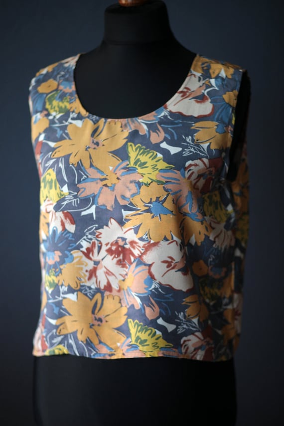 Vintage summer flowery sleeveless blouse / Size M-