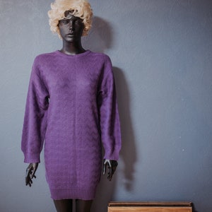 Vintage purple knit sweaterdress / Patterned sweaterdress / Long cardigan - sweater / Size S - M / 70s