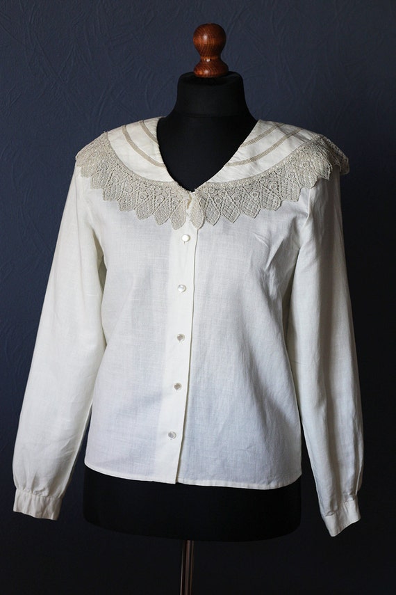 Vintage cotton blouse / Lace collar blouse / Victorian style / Size S - M / 60s