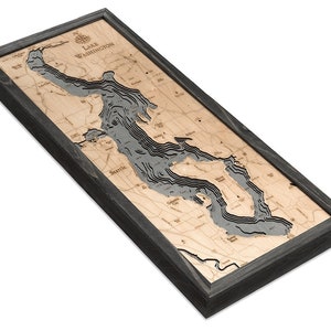 Carte topographique sculptée en bois du lac Washington
