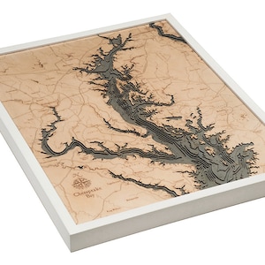 Carte/carte de profondeur topographique en bois sculpté de la baie de Chesapeake - cadre blanc - 3 options de cadre