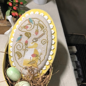 SPRING SERENADE/ With Thy Needle and Thread/ Brenda Gervais/ cross stitch chart / pattern only