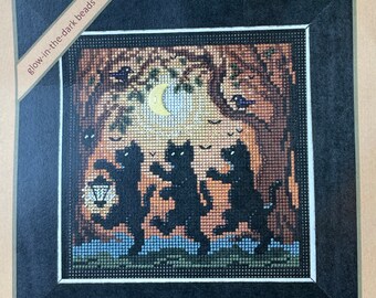 Mill Hill Kit / INTO THE WOODS / Buttons & Beads Autumn Series