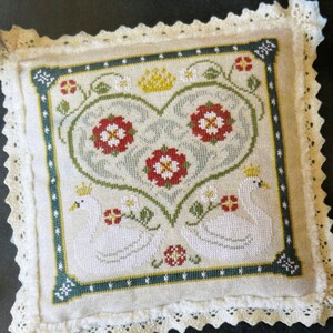 TUDOR SWAN by Blueflower Stitching / cross stitch chart / pattern only