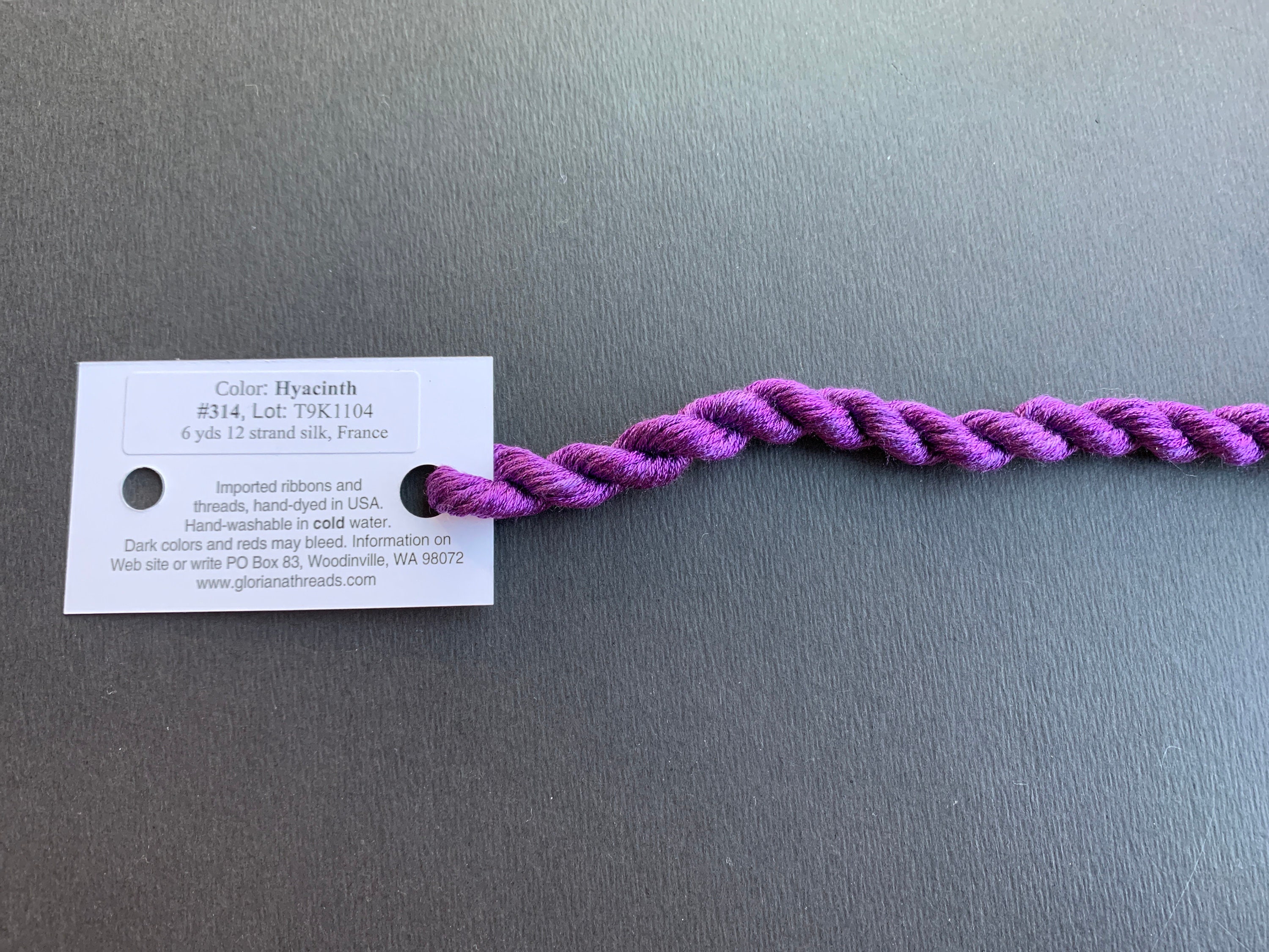 シルク1g×12 Splendor- 12-ply silk, S800-S899 — Needlepoint Junction