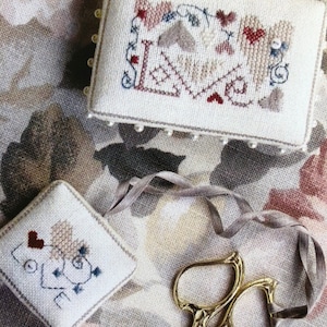 The Drawn Thread/ A LITTLE LOVE / Sampler/ cross stitch chart / counted cross stitch pattern / pattern only