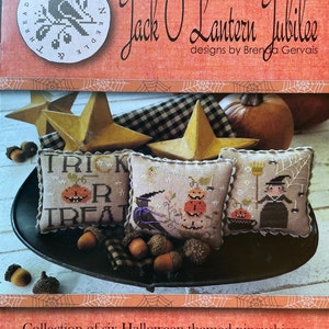 JACK o LANTERN JUBILEE / With Thy Needle and Thread/ Brenda Gervais/ cross stitch booklet / pattern only
