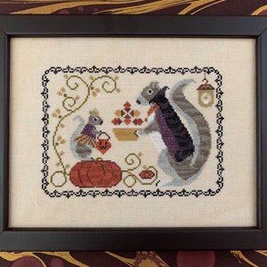 HALLOWEEN SQUIRREL by Blueflower Stitching / cross stitch chart / pattern only