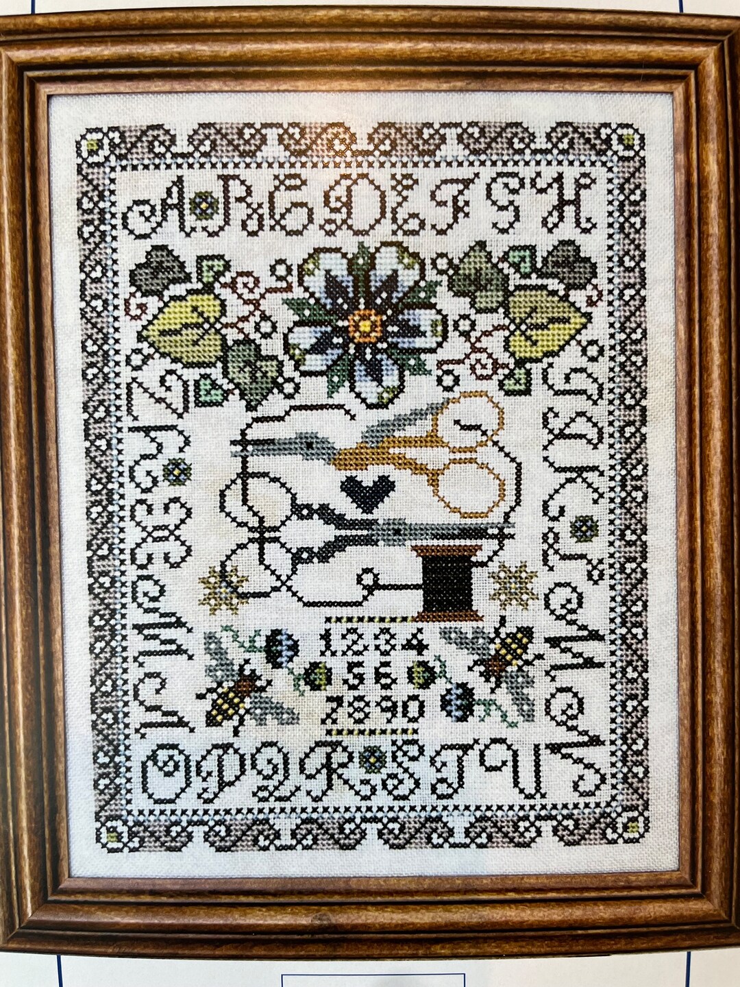 SCISSOR SAMPLER 2 / Tellin Emblem / Cross Stitch Chart / Pattern Only