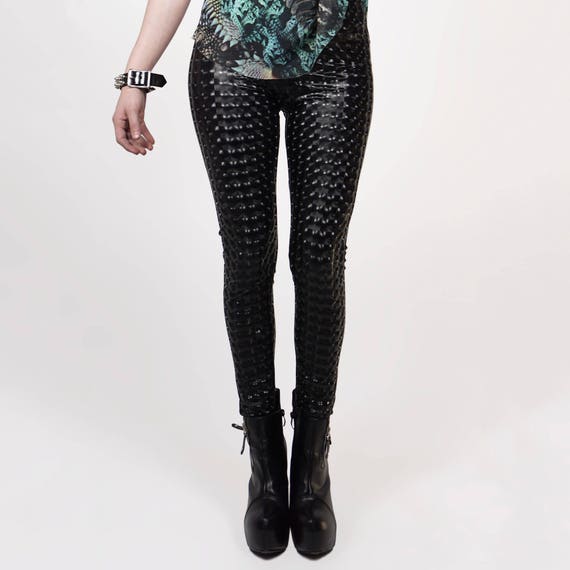 VENTA LEGGINGS de realidad virtual Holograma Vinilo Pvc brillante Negro Futurista Cyber Rave Cybergoth Cyberpunk Pantalones Halloween Gotico Metal Espacio Etsy Mexico