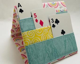 Porte-cartes à jouer pastel imprimé arcs-en-ciel : mini format pliable