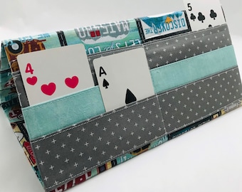 Porte-cartes de camping sur le thème de la caravane pour cartes à jouer, porte-cartes à jouer pliant à imprimé road trip, porte-cartes de bingo à tirette