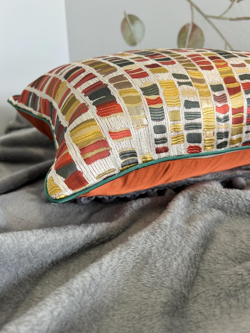 piping edge jacquard pillow cover