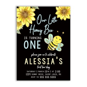 Nuestra fiesta de cumpleaños de la pequeña abeja de miel invita, invitaciones del día de la abeja, tema de la abeja, opción digital o impresa imagen 2