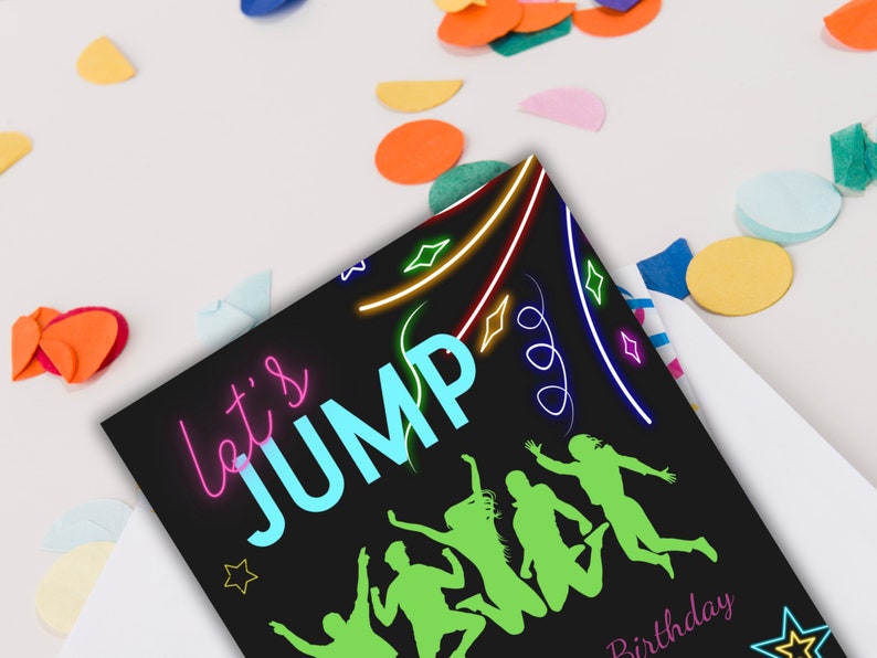 Puede incluir: Una invitaci&oacute;n de fiesta de cumplea&ntilde;os negra y de color ne&oacute;n con el texto "Let's Jump" y siluetas de personas saltando.