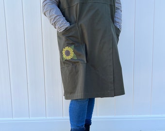 Pottery Apron, Split-Leg, Olive Apron, Cross-back Apron, Craft Apron, Utility Apron, 3XL, Pottery Wheel Apron, Gardening, Sunflower Pocket