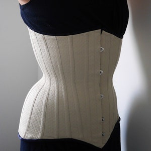 Modello di corsetto (incluse taglie forti)! Tessa - un corsetto sottoseno a 20 pannelli nelle taglie (UK) 10-30, (US) 6-26