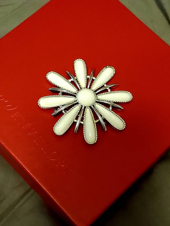 Sarah Coventry Flower Brooch, White and Silver Bro