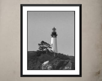 Impresión del faro de Yaquina Head: fotografía en blanco y negro de la costa de Oregón