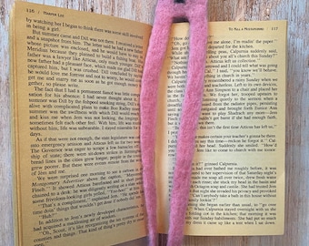 Marcapáginas de fieltro con aguja de cerdo francés crítico, cerdo de lana hecho a mano, regalo literario