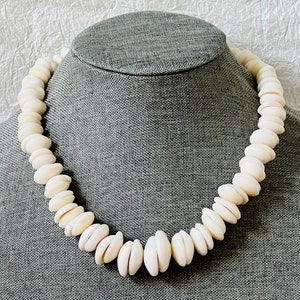 Vintage Hawaiian Puka Shell Necklace, 18 Inch Length, Genuine Puka Shell Necklace