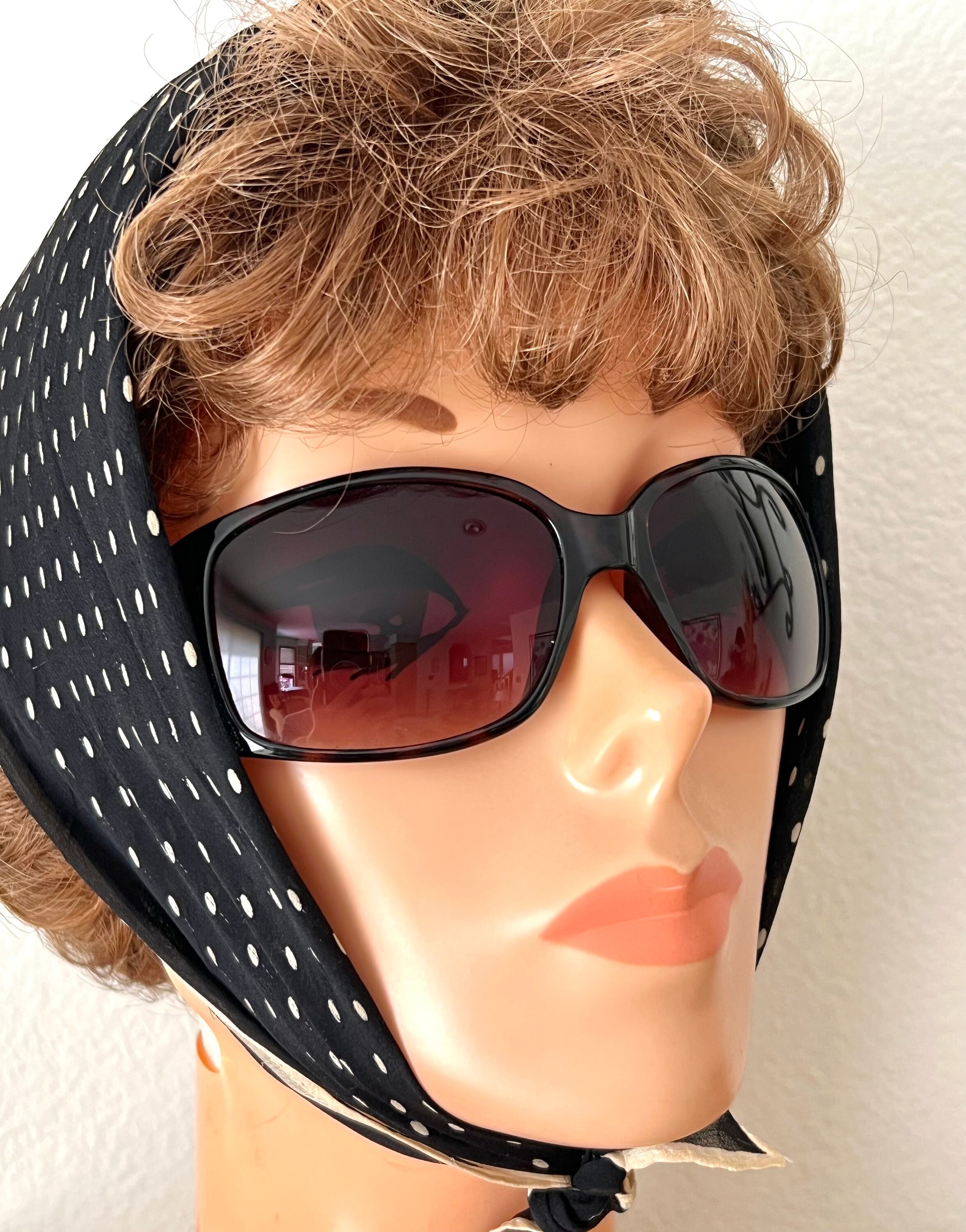 Vintage Oleg Cassini Women display picture 1