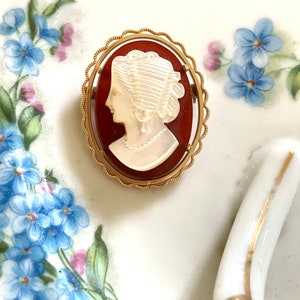 Vintage Krementz Cameo Brooch: Mother of Pearl Portrait