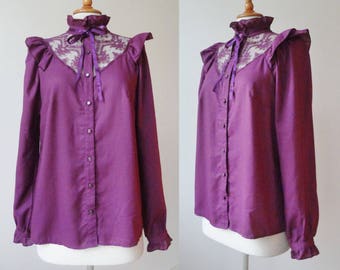 Pruim 70s80s Vtg. Blouse met ruches, kant en strikband // Dacron