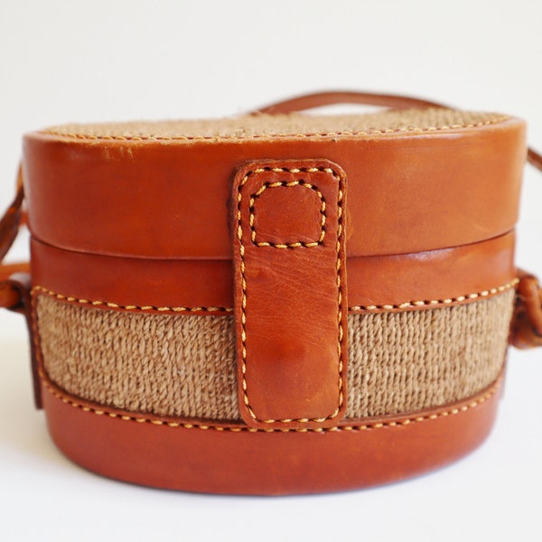 Oval Brown Tan Leather/Hessian Vtg. Shoulder/Crossbody Box Bag