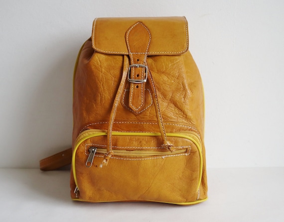 Vtg. Backpack With Yellow Edges // Golden Brown (T