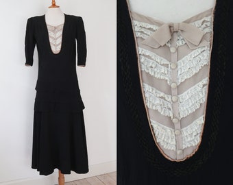 Beautiful Black 20s30s Vtg. Maxi Dress With Drop Waist & Beige Top Insert // White Lace // Bow // Mourning Dress // Crepe // Size M