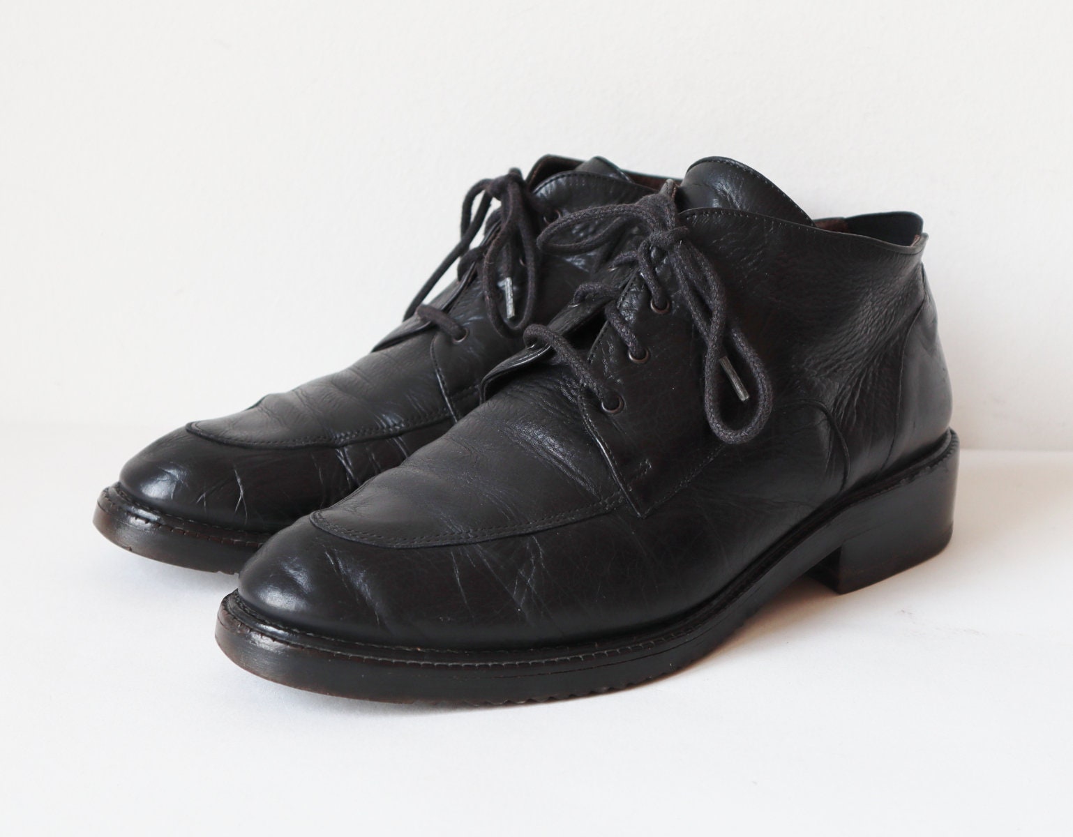 Louis Vuitton Monogram Lawye Line Suede Ankle Boots Brown x Black P139 –  NUIR VINTAGE