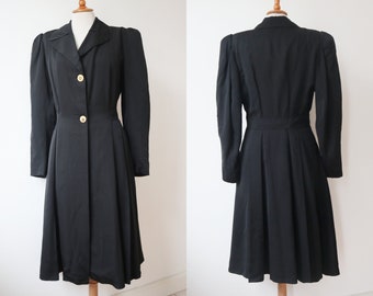 Black 30s40s Ribbed Cloth Coat With Puff Sleeves/Brass Buttons // Ohlssons // Fitted Princess Coat // Pleats // Size 36/38 // Made In Sweden