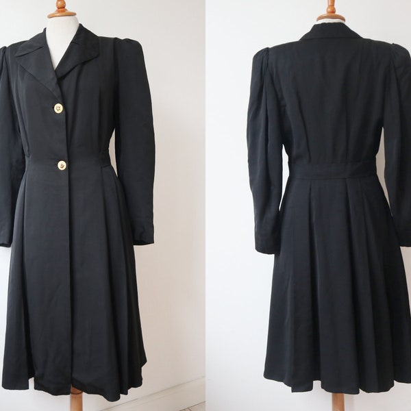 Manteau noir années 30 40 en tissu côtelé avec manches bouffantes/boutons en laiton // Ohlssons // Manteau ajusté princesse // Plis // Taille 36/38 // Fabriqué en Suède