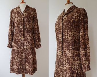 Brown Beige 70s Vtg. Dress With Pleats