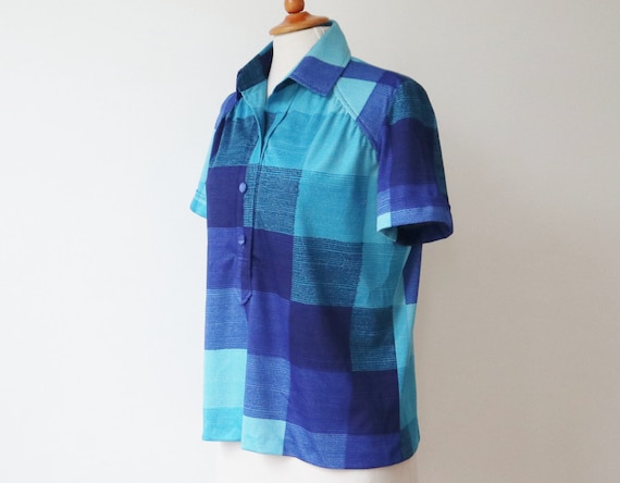 Blue/Mint Green 80s Vtg. Ladies Shirt With Graphi… - image 3