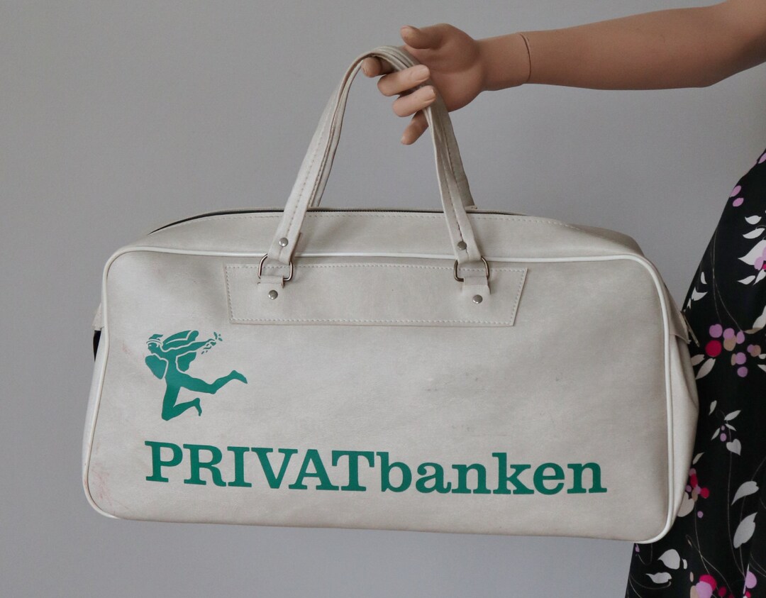 Ivory 70s Vtg. Vinyl Sports Bag With Green Print // Etsy