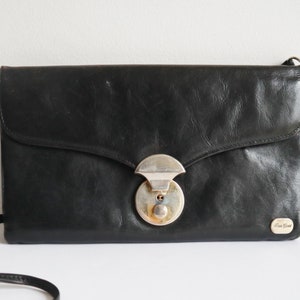 Black Vintage Shoulder Bag With Gold Closure // Bon Goût // Made In Denmark