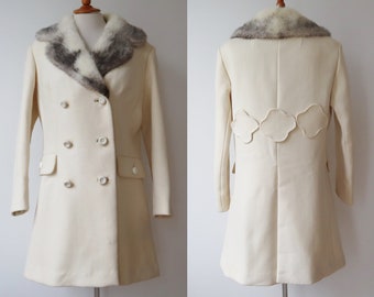 Ivory Wool Coat/Jacket With White/Black Fur Collar // Size M
