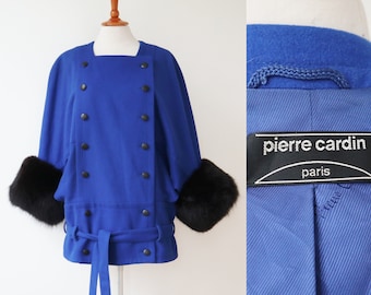 Azul cobalto Pierre Cardin París Vtg. Chaqueta de lana/angora con puños de piel extraíbles con alas de murciélago y cinturón de corbata // Talla 38 // Hecho en Francia