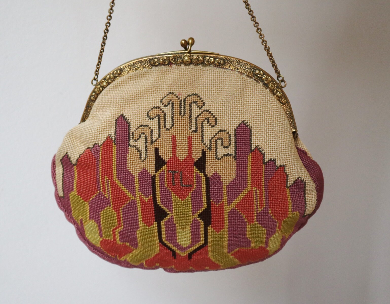 Sand Colored 30s Vtg. Hand Bag With Graphic Pattern Plum